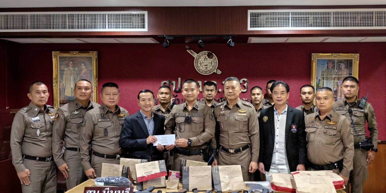 ตำรวจ สน.มีนบุรี รวบแก๊งค้าอาวุธพร้อมผู้กระทำผิด