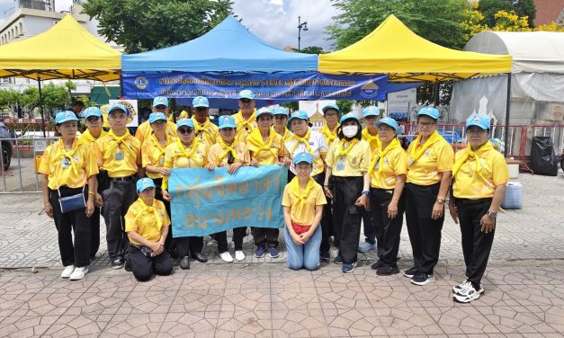 “กลุ่มจิตอาสาสนามหลวง”จัดโรงทาน “เฉลิมพระเกียรติ”